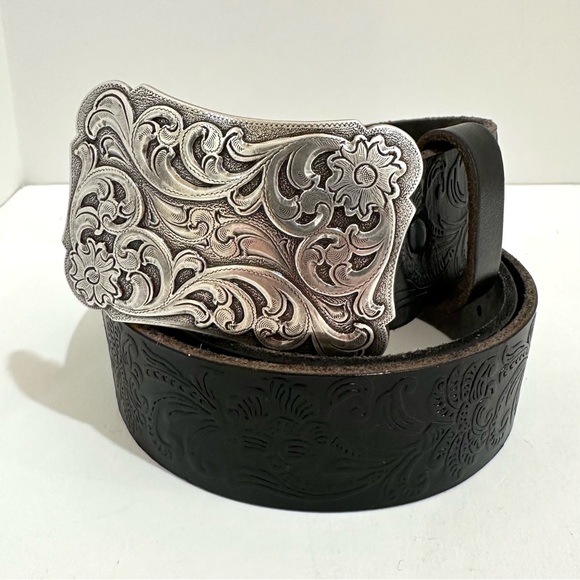 🚫SOLD🚫 🆕 NWOT Belts.com Western Belt with Floral Engraved Buckle - Waist Size 30 - Picture 2 of 6